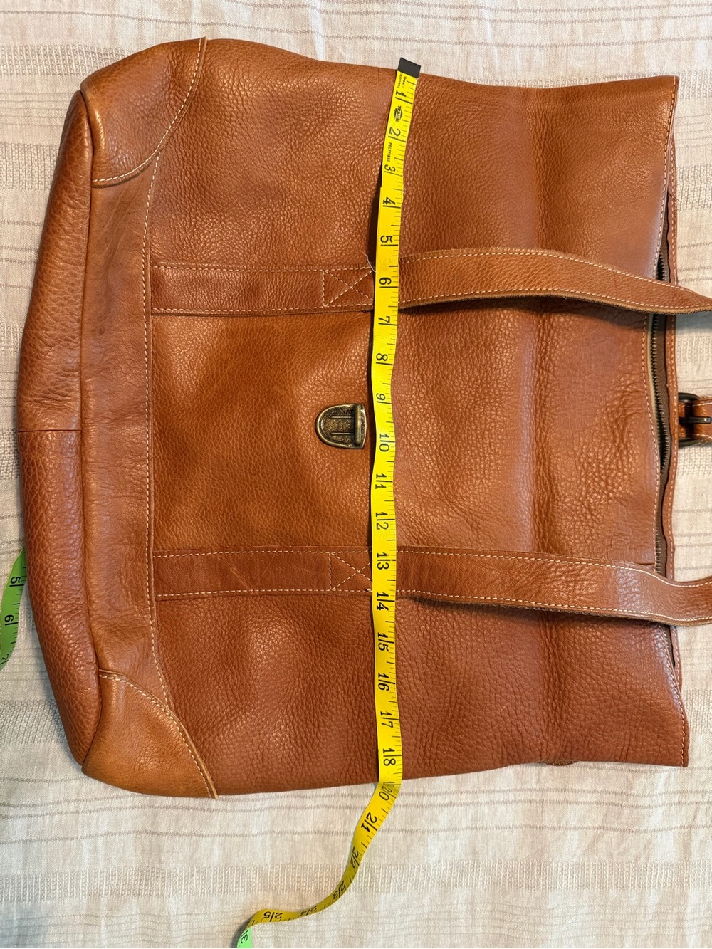 Vintage L.L. Bean pebble-grain leather tote bag features a fold-over top closure - Picture 16 of 16